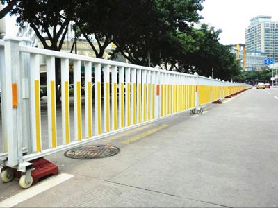 鋅鋼交通護(hù)欄38