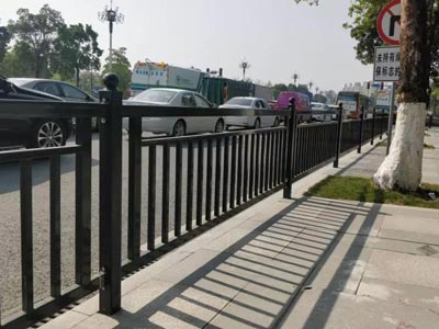 鋅鋼交通護(hù)欄21