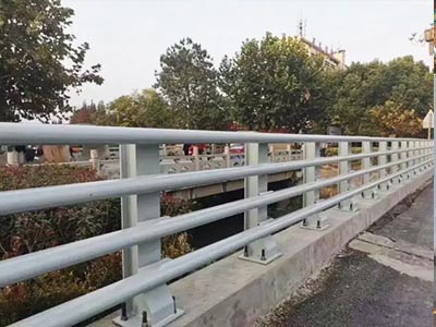 道路防撞護(hù)欄01
