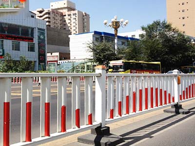 鋅鋼交通護(hù)欄32